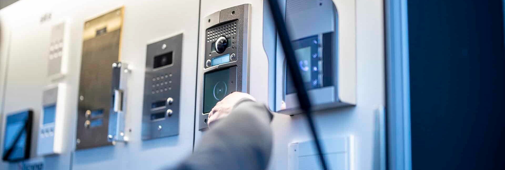 Sådan vælger du den rigtige dørtelefon med kamera til dit hjem