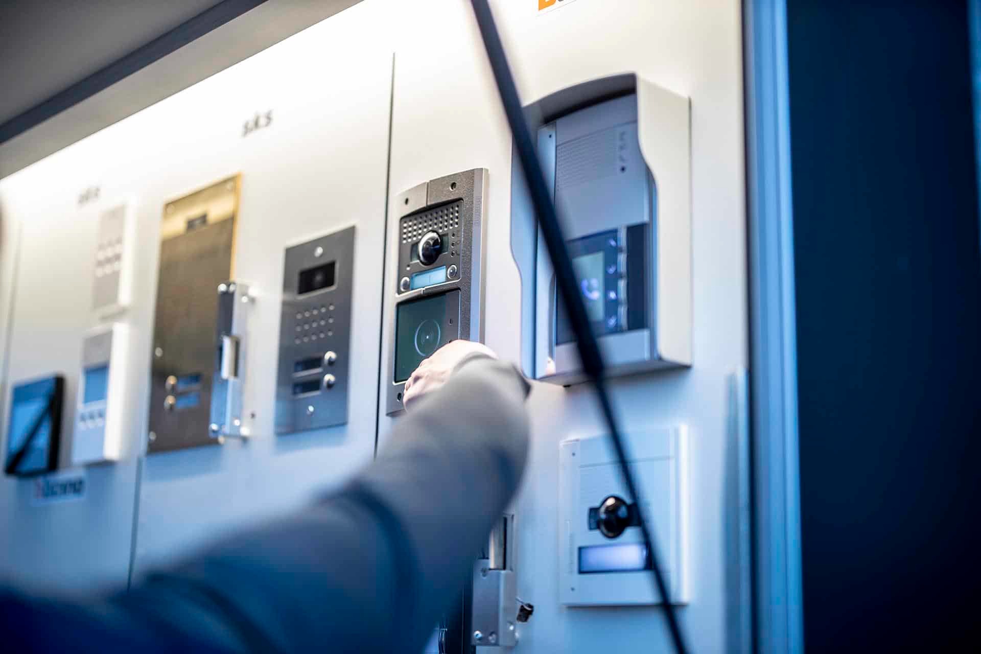 Sådan vælger du den rigtige dørtelefon med kamera til dit hjem